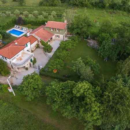 Gemuetliches In Ruzici Mit Offenem Kamin Holiday home Nedescina